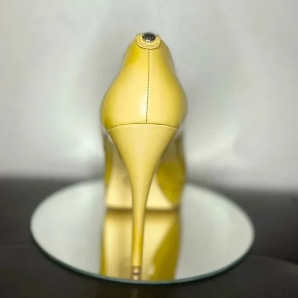 Michael Kors Leather Simple Pumps Yellow Gold Heels  Toe Cutout Size 7M​​​ - Picture 3 of 9